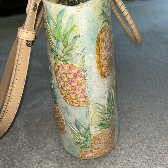 Brahmin Mod Bowie Multi Pompano Purse w Crossbody Strap Pineapple Design 🍍 - Picture 5 of 8